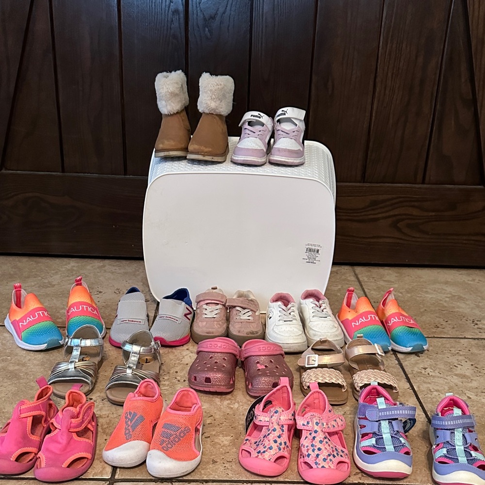 Girls shoes: sneakers, sandals, boots, water shoes various conditions